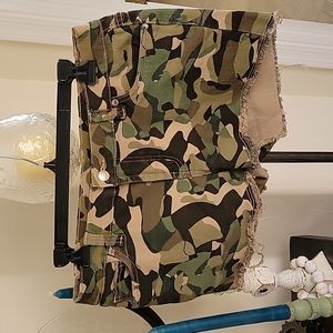 Venus Camo Cutoff Jean Shorts Size 8.  5 pocket raw hem.